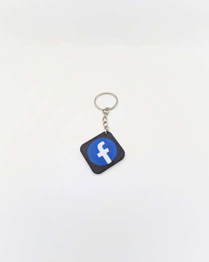 Breloc albastru cu logo Facebook ideal pentru promovarea paginii de business sau a profilului personal.