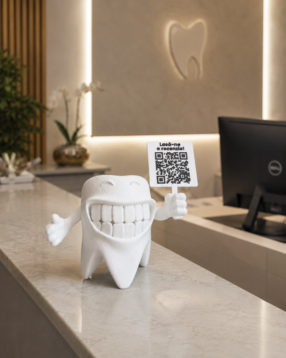 Stand recenzii Google pentru cabinet stomatologic, model dinte 3D cu QR, asezat pe receptie