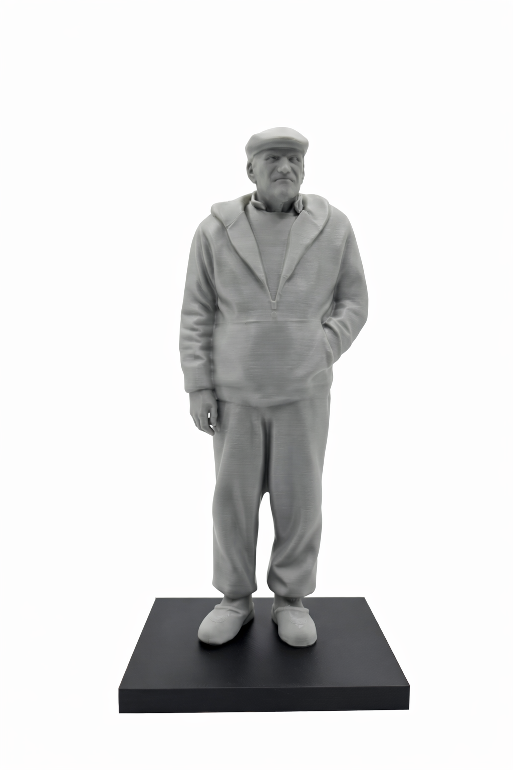 Element decorativ premium sub forma de statueta pentru birou sau casa.